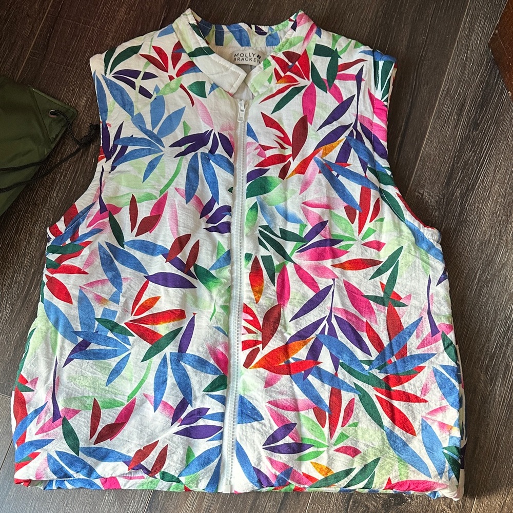 Molly Bracken Women's Zip Up Vest Top Jacket Leaf Print Multicolored